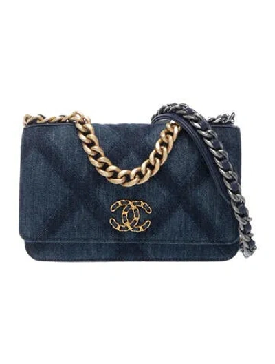 Pre-owned Chanel Denim 19 Wallet On Chain In Blue