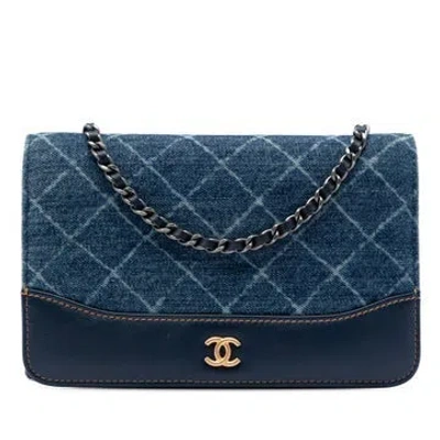 Pre-owned Chanel Denim Printed Denim And Calfskin Gabrielle Wallet On Chain In Blue