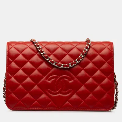 Pre-owned Chanel Diamond Cc Lambskin Wallet On Chain In Red
