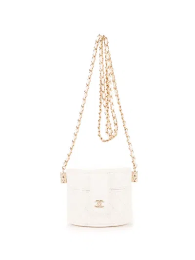 Pre-owned Chanel Diamond-quilted Vanity Bag In White