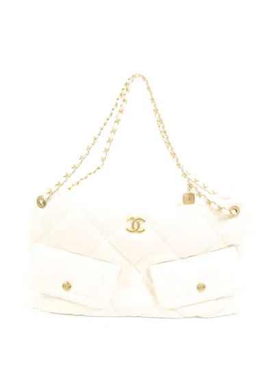 Pre-owned Chanel Diamond-quiting Interlocking-cc Shoulder Bag In Neutral