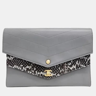 Pre-owned Chanel Double Envelope Clutch A70318 In Grey