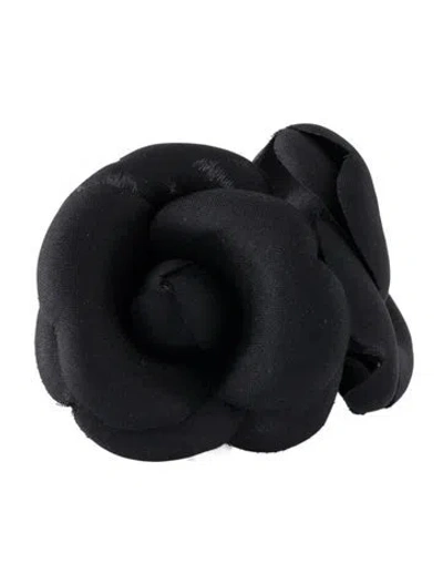 Pre-owned Chanel Fabric Camellia Cocktail Ring In Black