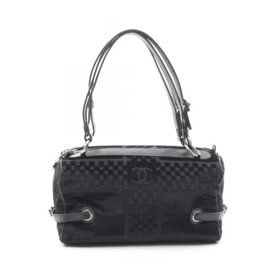 Pre-owned Chanel Fabric Shoulder Bag () In Black