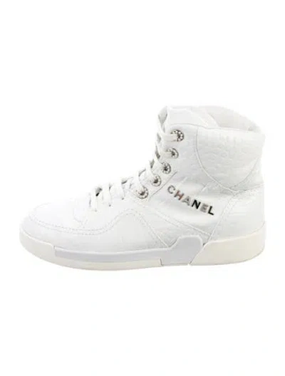 Pre-owned Chanel Faux Pearl Accents Leather Sneakers In White