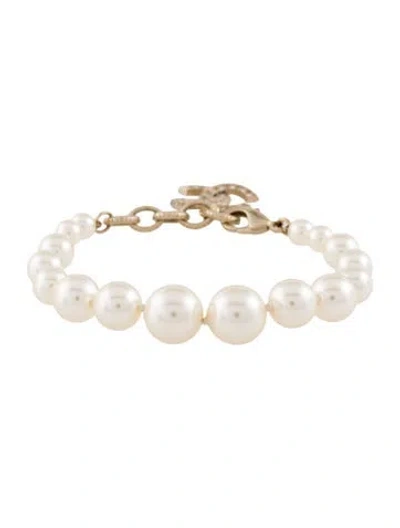 Pre-owned Chanel Faux Pearl & Strass Cc Bracelet, 7" In White