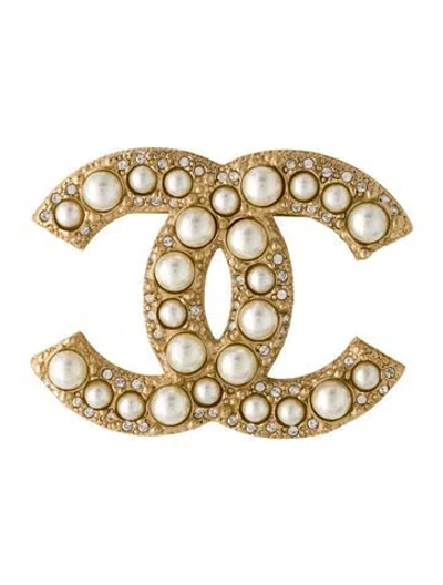 Pre-owned Chanel Faux Pearl & Strass Cc Pin Brooch In White
