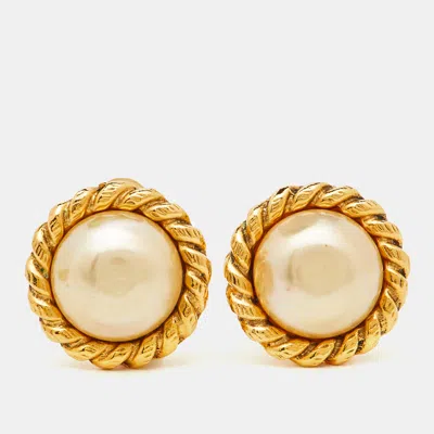 Pre-owned Chanel Faux Pearl Gold Tone Round Clip-on Earrings