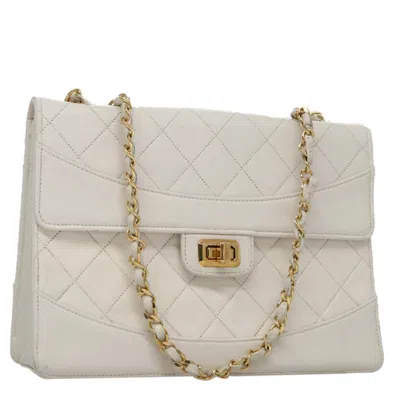 Pre-owned Chanel Flap Clutch Shearling White Leather Bag ()