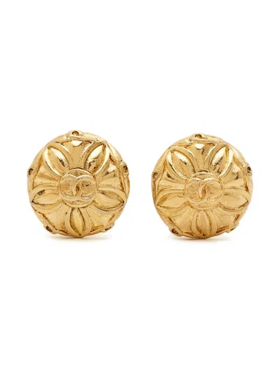 Pre-owned Chanel Flower Cc Medallion Earrings In Gold
