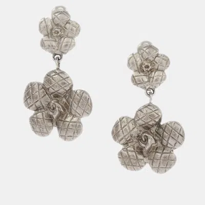 Pre-owned Chanel Flower Dangle Earrings Clip-on Silver