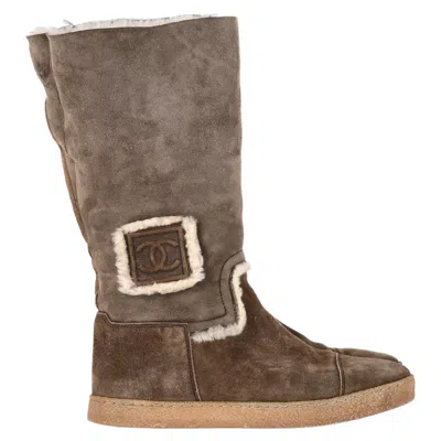 Pre-owned Chanel Fur-lined Snow Boots In Brown Suede