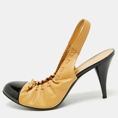 Pre-owned Chanel Gathered Size 41.5 Beige/black Leather And Patent Bow Cap Toe Slingback Pumps