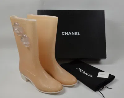 Pre-owned Chanel Glossy Rubber Camellia Flower Cc Cap Toe Tall Rain Boots In Beige