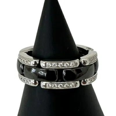 Pre-owned Chanel Gold (18k) Band Ring () In Black