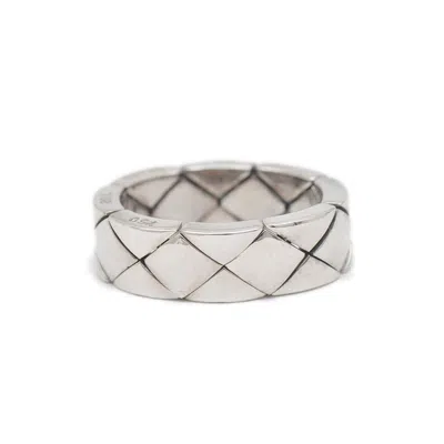 Pre-owned Chanel Gold (18k) Band Ring () In Silver