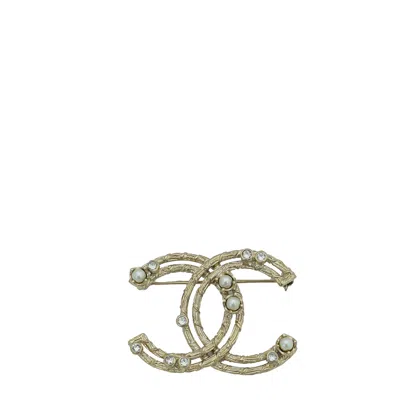 Pre-owned Chanel Gold Cc Crystal Pearl Brooch In White