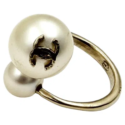 Pre-owned Chanel Gold Cc Double Pearl Ring In Multi