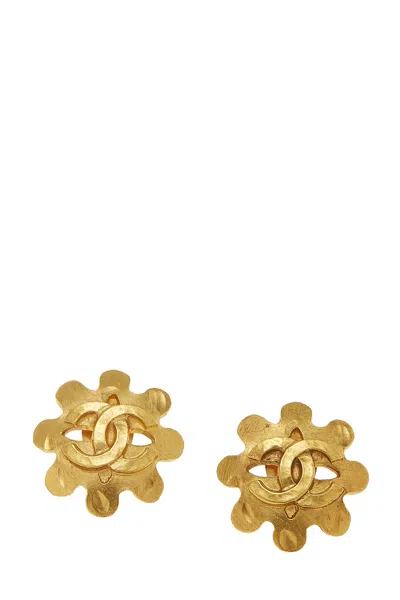 Pre-owned Chanel Gold 'cc' Squiggle Border Earrings