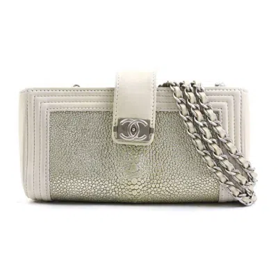 Pre-owned Chanel Gold Ivory Leather Shoulder Bag ()