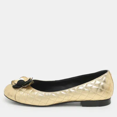 Pre-owned Chanel Gold Leather Camelia Cc Ballet Flats Size 37.5