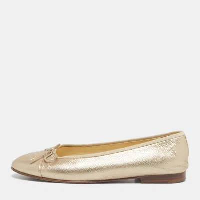 Pre-owned Chanel Gold Leather Cc Cap Toe Ballet Flats Size 39 In Silver