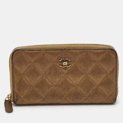 Pre-owned Chanel Gold Quilted Leather Cc Zip Around Wallet