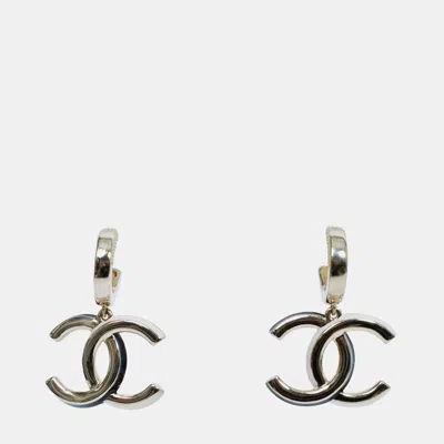 Pre-owned Chanel Gold Toned Black/white Cc Drop Earrings