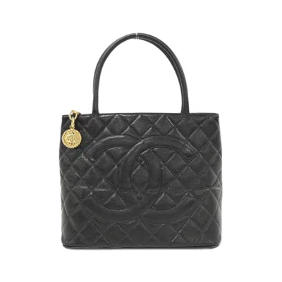 Pre-owned Chanel Grained Calfskin Handbag () In Black