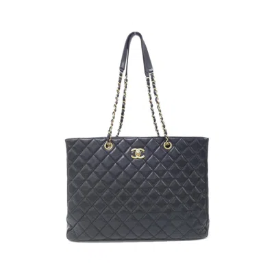 Pre-owned Chanel Grained Calfskin Handbag () In Black