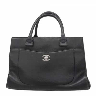Pre-owned Chanel Grained Calfskin Handbag () In Black
