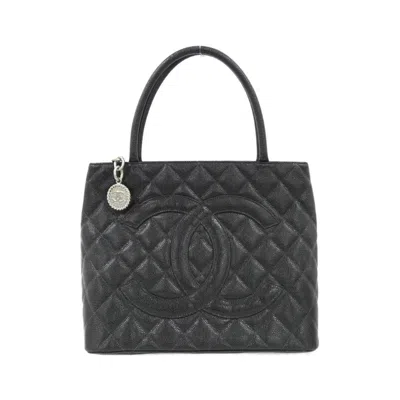 Pre-owned Chanel Grained Calfskin Handbag () In Black