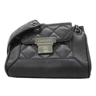 Pre-owned Chanel Grained Calfskin Shoulder Bag () In Black