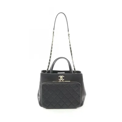 Pre-owned Chanel Grained Calfskin Shoulder Bag () In Black