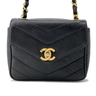 Pre-owned Chanel Grained Calfskin Shoulder Bag () In Black