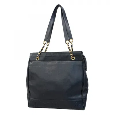 Pre-owned Chanel Grained Calfskin Shoulder Bag () In Black