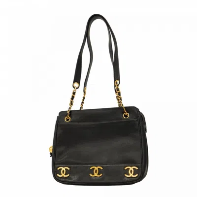 Pre-owned Chanel Grained Calfskin Shoulder Bag () In Black