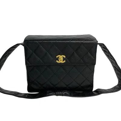 Pre-owned Chanel Grained Calfskin Shoulder Bag () In Black
