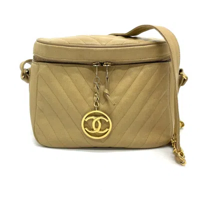 Pre-owned Chanel Grained Calfskin Shoulder Bag () In Sand