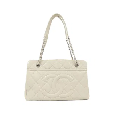 Pre-owned Chanel Grained Calfskin Shoulder Bag () In White