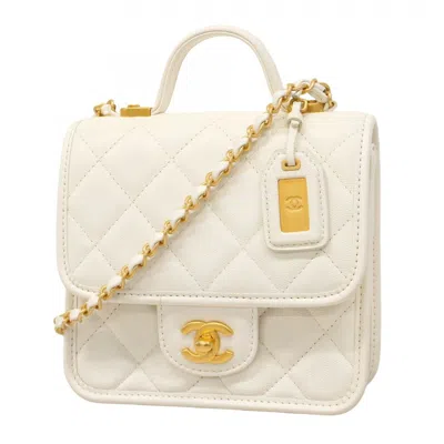Pre-owned Chanel Grained Calfskin Shoulder Bag () In White