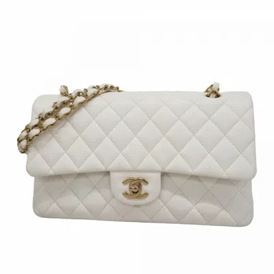 Pre-owned Chanel Grained Calfskin Shoulder Bag () In White
