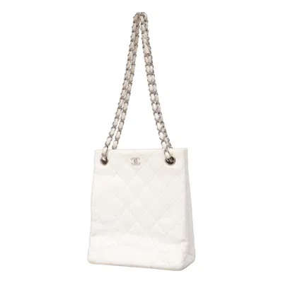 Pre-owned Chanel Grained Calfskin Shoulder Bag () In White