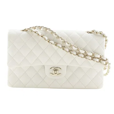 Pre-owned Chanel Grained Calfskin Shoulder Bag () In White