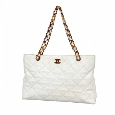 Pre-owned Chanel Grained Calfskin Tote Bag () In White