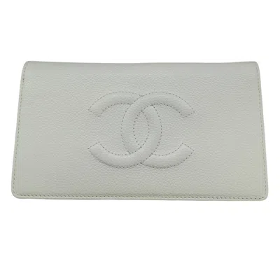 Pre-owned Chanel Grained Calfskin Wallet (bi-fold) () In White