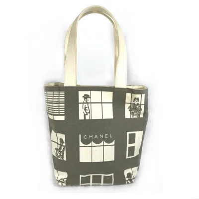 Pre-owned Chanel Gray Cloth Shoulder Bag ()