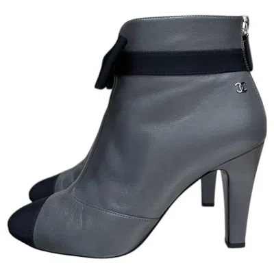 Pre-owned Chanel Gray Leather Ankle Boots Sz.37.5 With Black Grosgrain Bows