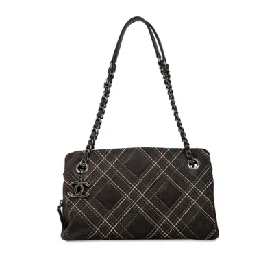 Pre-owned Chanel Gray Suede Leather Shoulder Bag ()