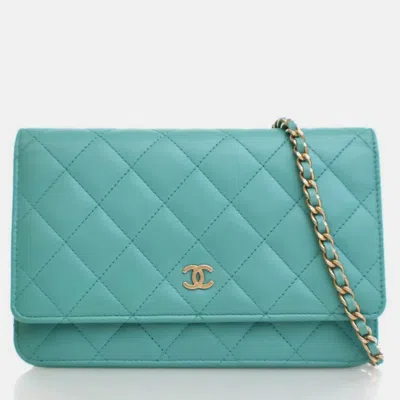 Pre-owned Chanel Green Lambskin Classic Wallet On Chain